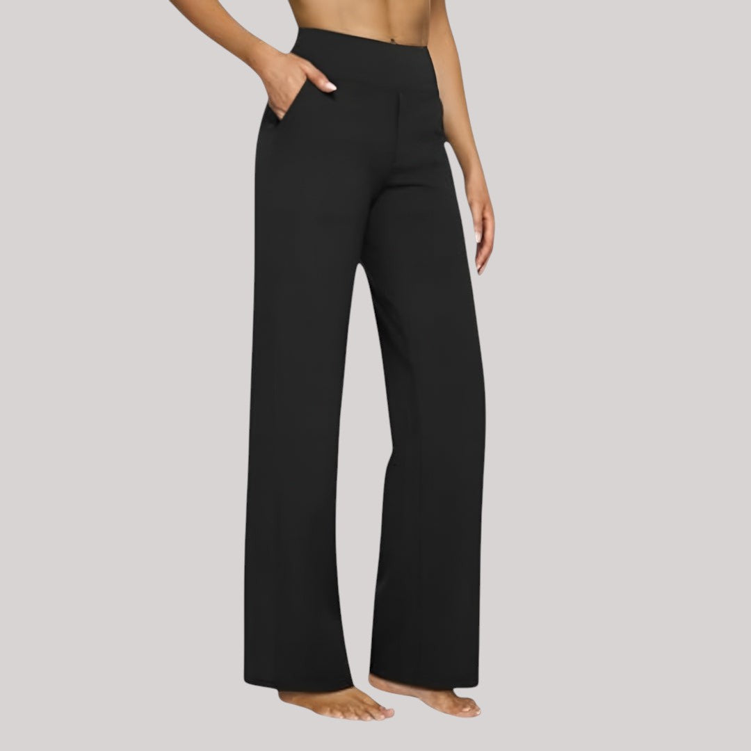 Tæt på teksturen af de krølfri polyester/elastan stretchbukser. Bløde mod huden for optimal komfort.