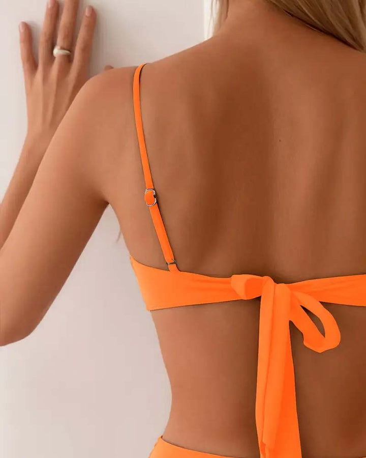 Todelt dame bikini sæt med shaping effekt, giver en smigrende figur.