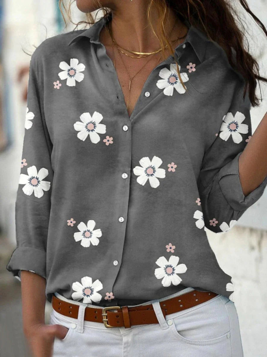 Komfortabel dame bluse med farverigt blomsterprint. Alsidig langærmet top til hverdag og fest.