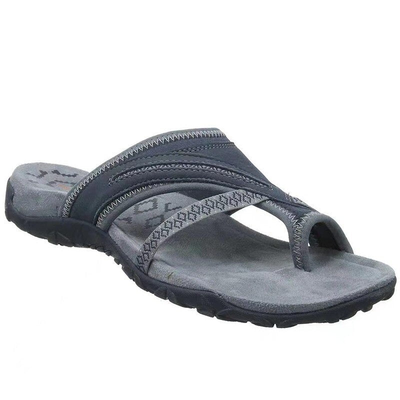 Flade damesandaler, Britta, med justerbare stropper for komfortabel sommerbrug og let gang.