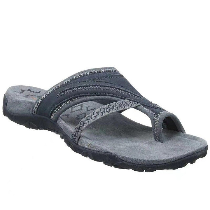 Flade damesandaler, Britta, med justerbare stropper for komfortabel sommerbrug og let gang.