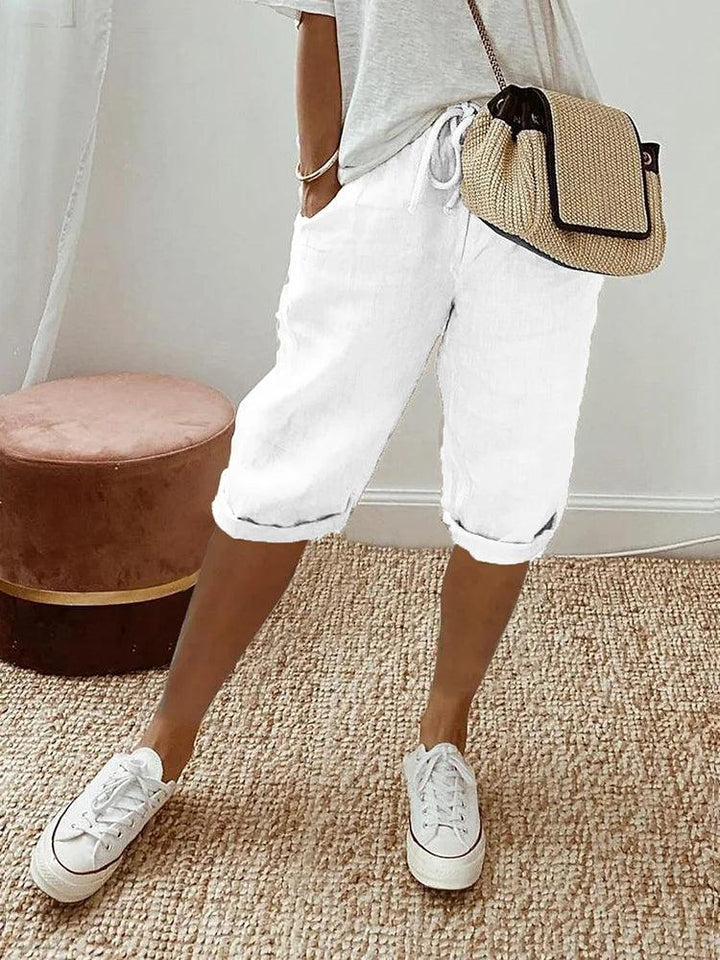 Moderne 'Margit' capri-bukser til kvinder, med en afslappet stil og praktiske oprullede ben for et friskt look.