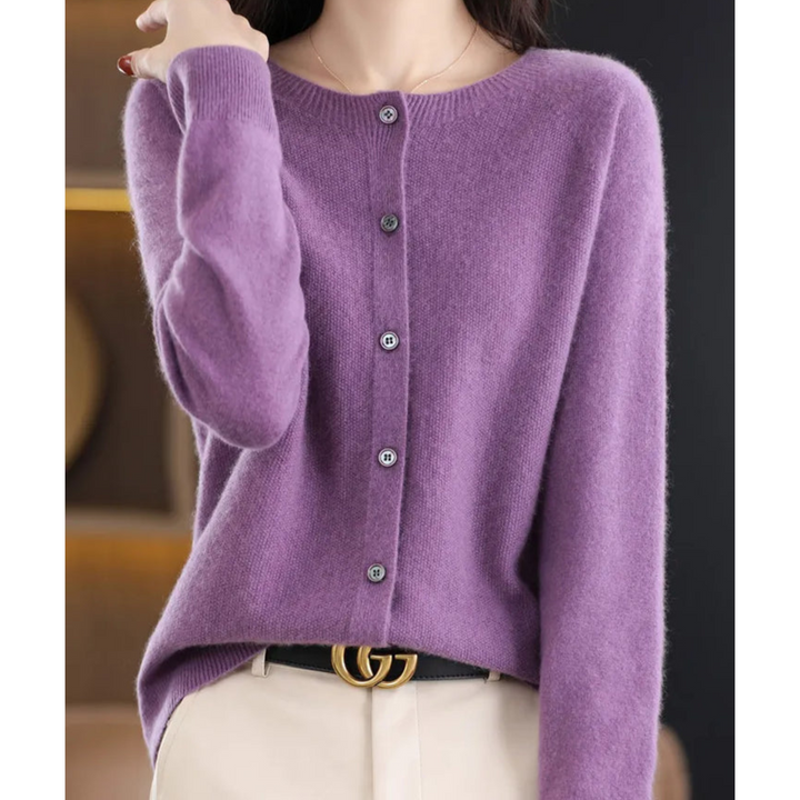 Enkel og elegant dame cardigan med rund hals, perfekt basis beklædning til kvinder. Komfortabel og tidløs stil.