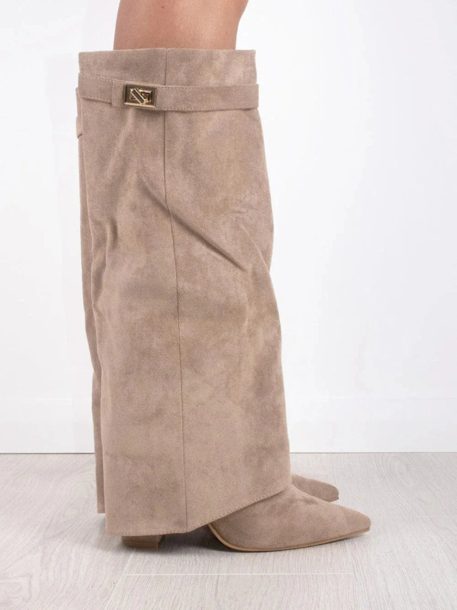 Varmende vinterstøvler til damer, høje og elegante med en stabil blokhæl, perfekt til kulden.