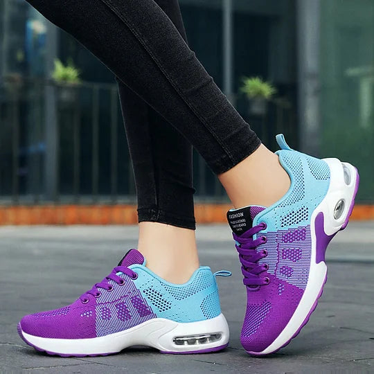 Moderne sorte dame hverdagssneakers, designet til maksimal komfort og støtte.