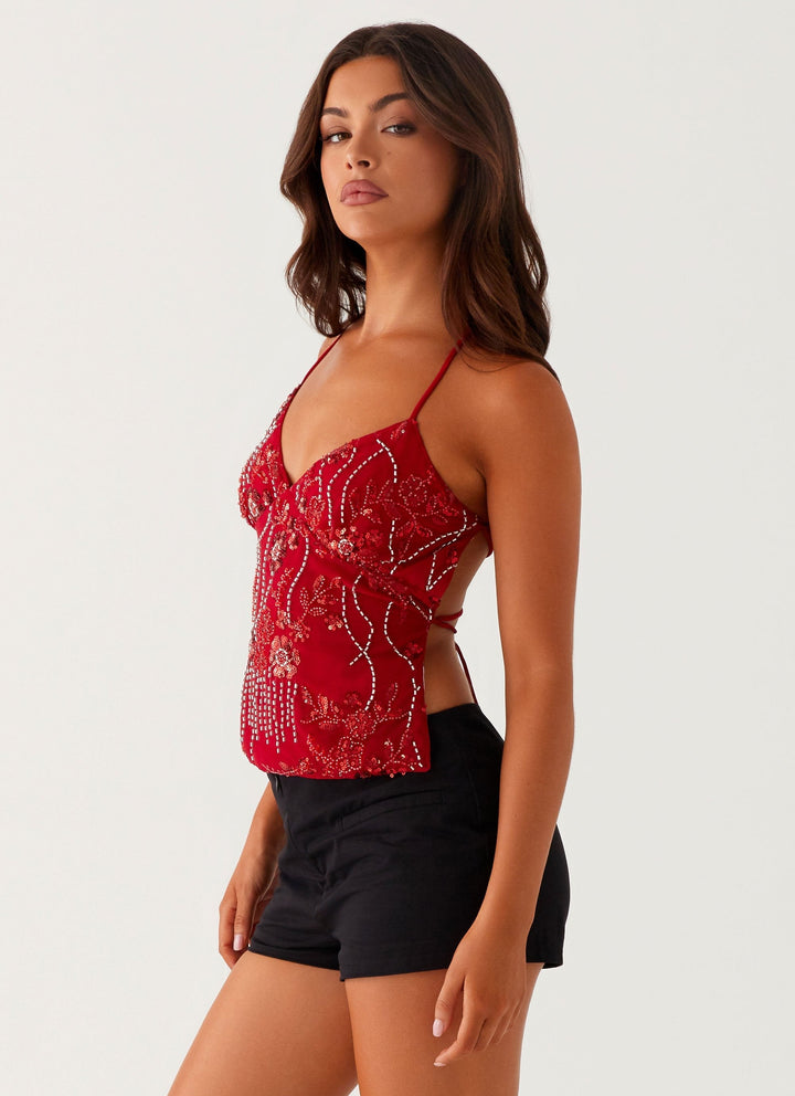Chic dame festtop med funklende perler og glimmer, perfekt til aften- og sommerfest.