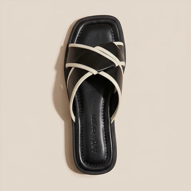 Hvide sommer sandaler til kvinder. Flade fisherman slip-ons med smukke krydsremme, ideelle for stil og komfort i varmen.