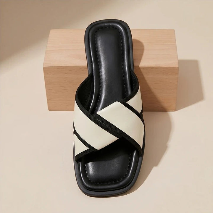 Alsidige dame fisherman sandaler. Komfortable slip-on krydsremme sandaler, ideelle som flade sommer sandaler til hverdagsbrug.