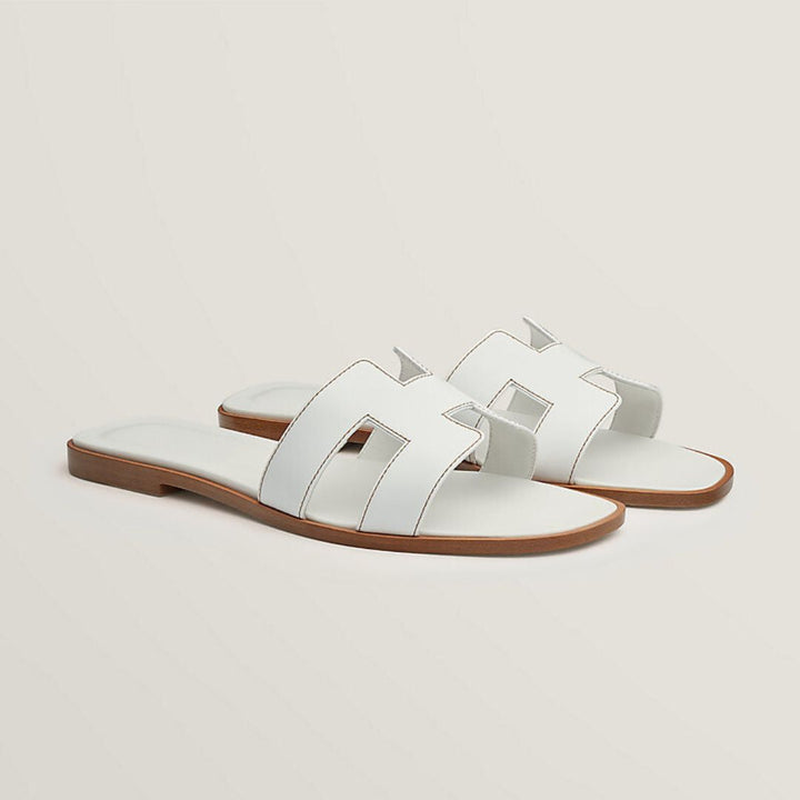 Dame flade sandaler m. perforerede remme. Behagelige sommersko til hverdag og stilfuld sommerstil.