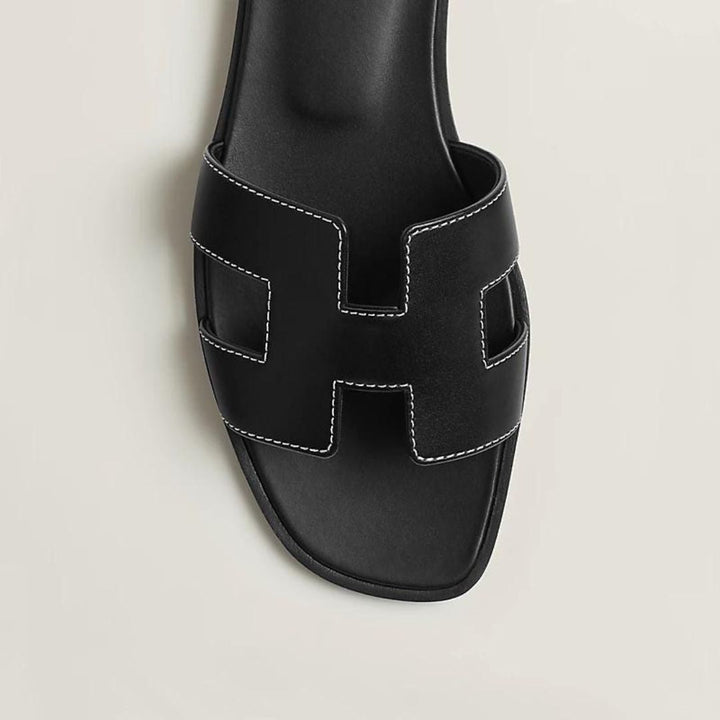 Alsidige dame flade sandaler m. perforerede remme. Ideelle til ferie & sommeraktiviteter.