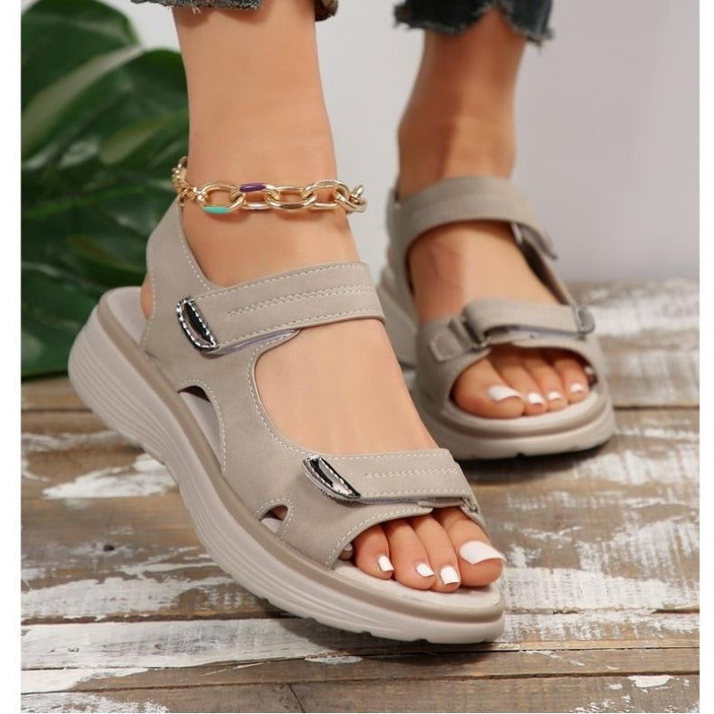 FlexiFeet sandaler tilbyder overlegen komfort, svangstøtte og lindring for kvinders fødder. Ortopædisk design.