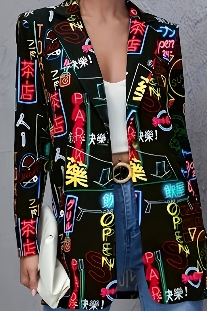 Smart dame graffiti blazer i et unikt design. En moderne og alsidig jakke til kvinder.