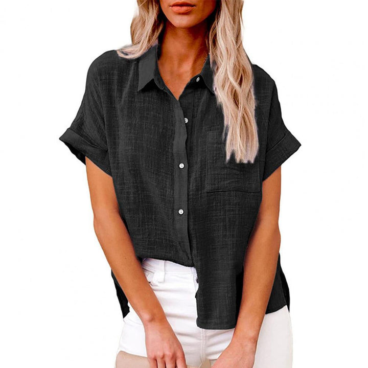 Afslappet damebluse med luftig komfort. Den løse pasform gør denne sommerbluse alsidig og moderne.