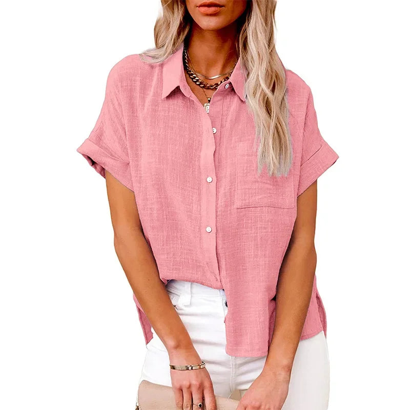 Blød damebluse med løs pasform og kort ærme; en essentiel sommerfavorit.