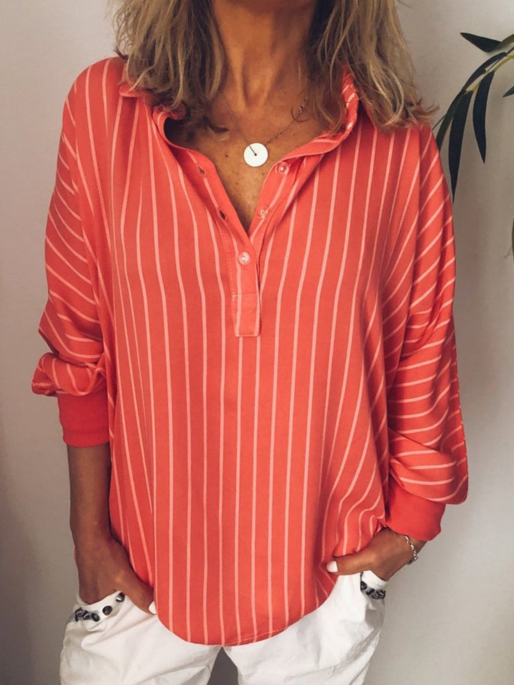 Dame langærmet stribet skjortebluse med halv knaplukning. Løs pasform, elegant casual skjorte til kvinder.