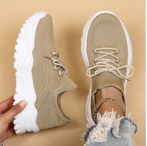 Komfortable dame sneakers i beige, med åndbarhed og fodstøtte til hverdagsbrug og sport.