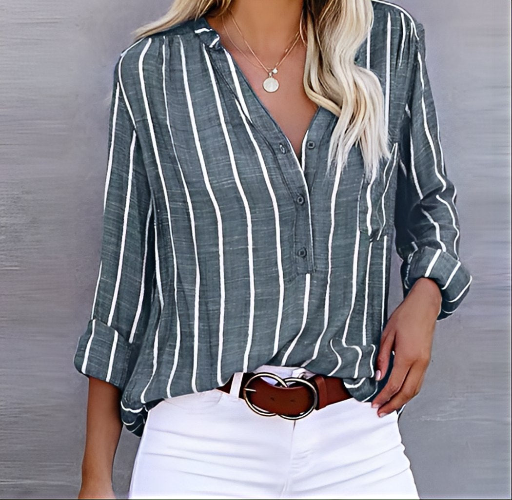 Dame Olga stribet casual bluse med loose fit. Stilfuld og komfortabel langærmet bluse til hverdag.