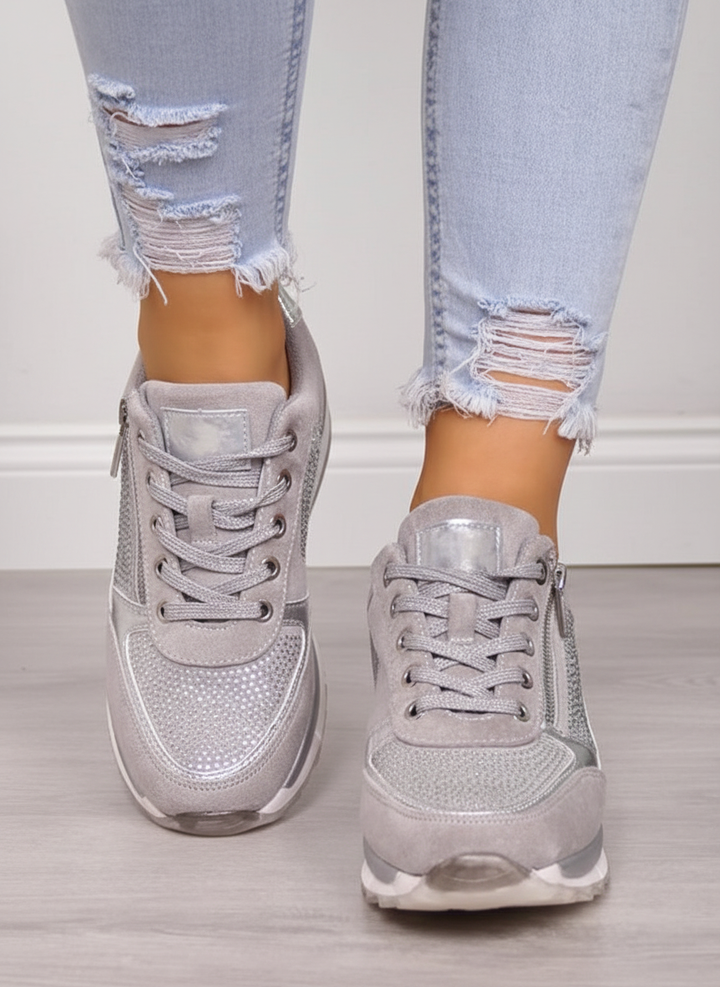 Stilfulde orthopædiske sneakers til kvinder med god fodstøtte, komfort og justerbar pasform.