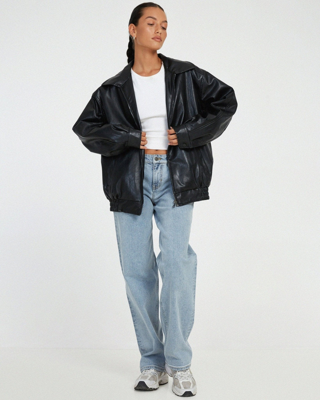 Alsidig dame oversize jakke, perfekt til både afslappet og moderne stil. En komfortabel og trendy modejakke.