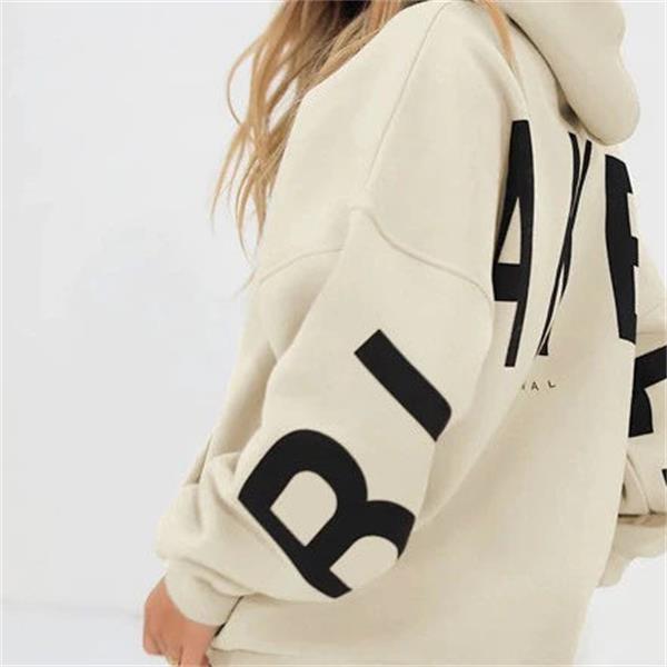 Dame oversized hoodie med trendy grafisk print. Afslappet pasform, komfortabel mode til hverdagsbrug.