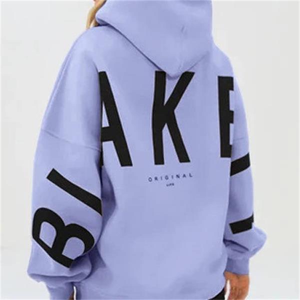 Oversized dame hoodie med iøjnefaldende grafisk print. Trendy hættetrøje til moderne kvinder.