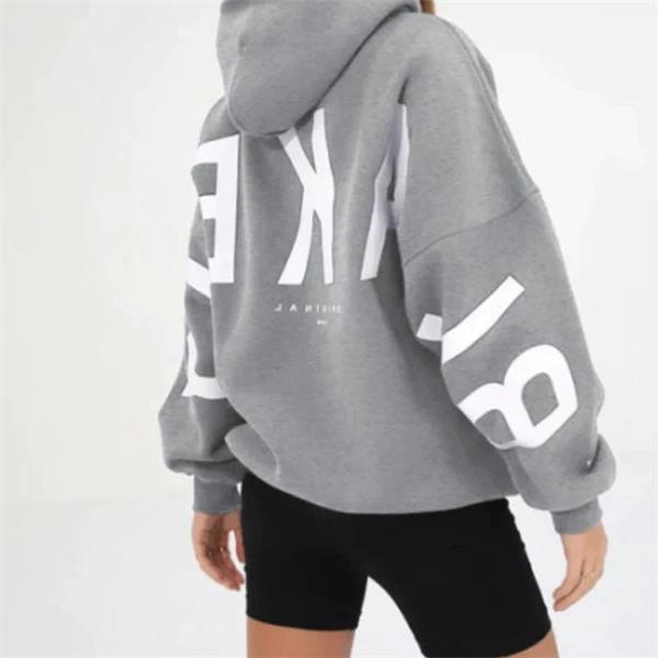 Afslappet dame hoodie med trendy grafisk print, perfekt til komfortabel mode og hverdagsbrug.