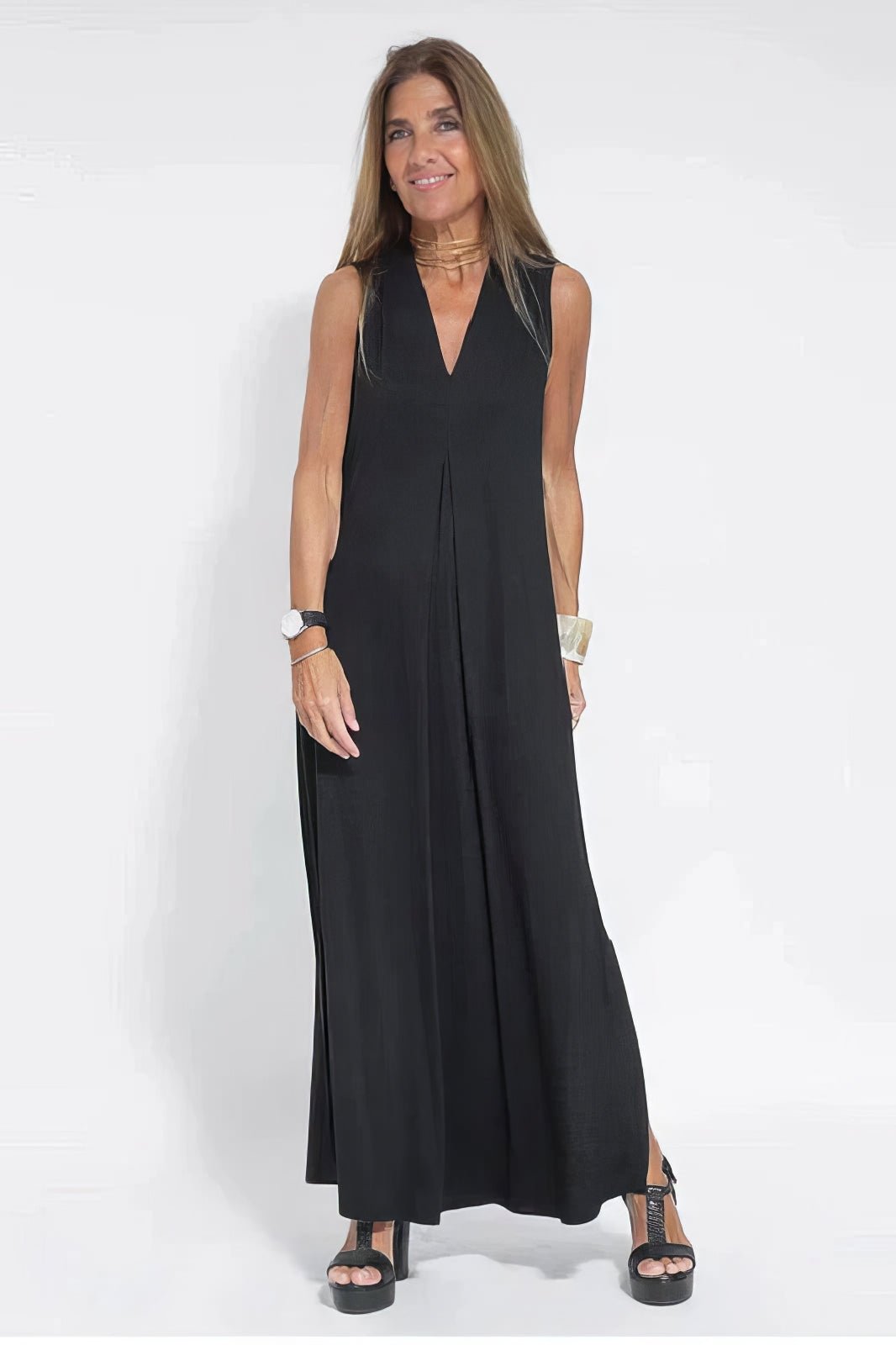Elegant plus size maxikjole til damer med V-hals, perfekt til sommer og fest.