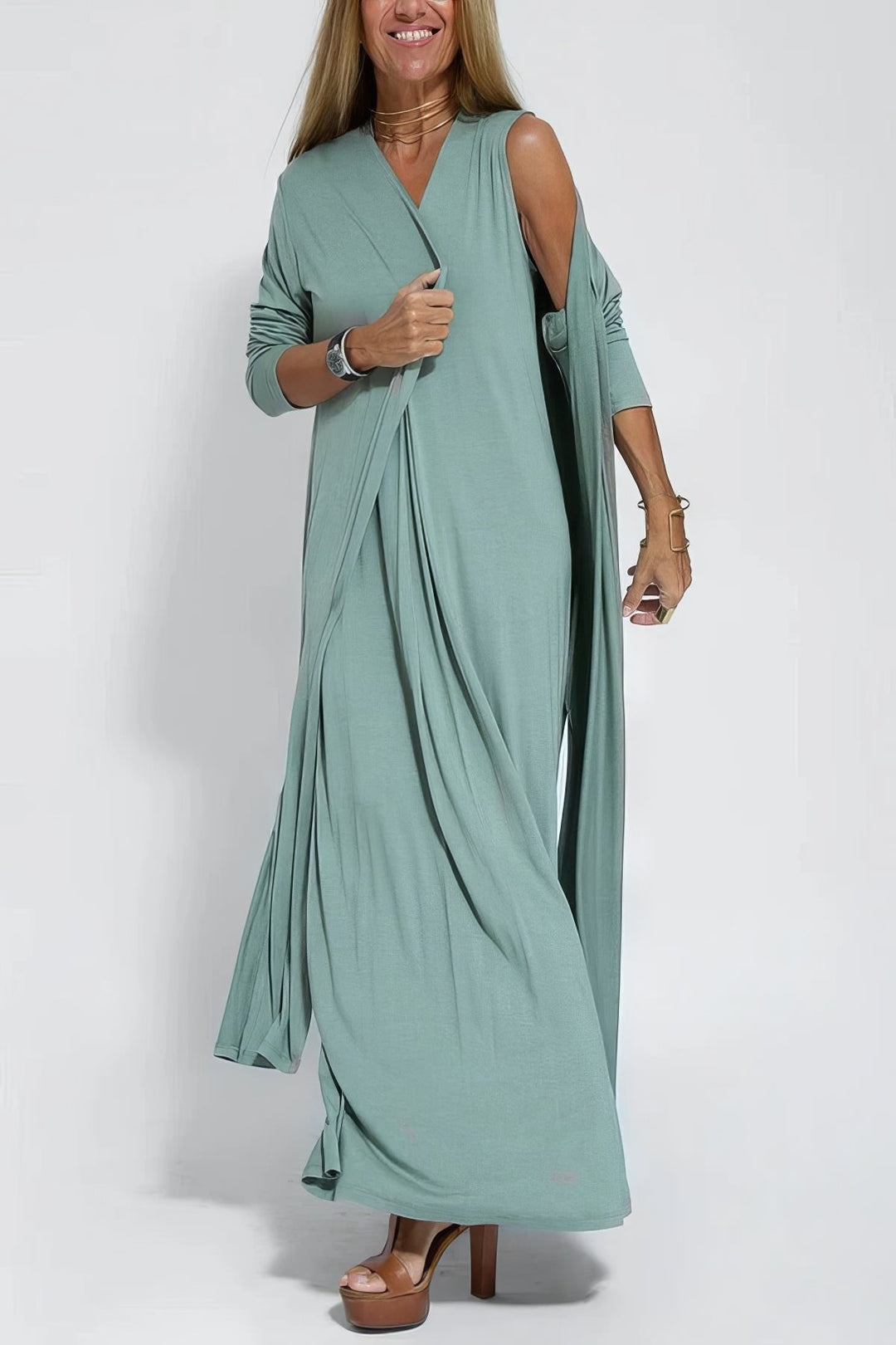 Lang elegant plus size kjole til damer, ærmeløs med flot V-udskæring.