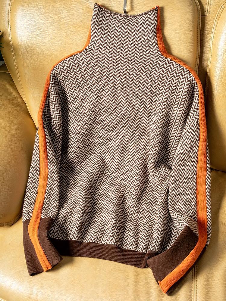 Modebevidst rullekravesweatshirt til damer. Unikke kontraststriber for et moderne og komfortabelt look.