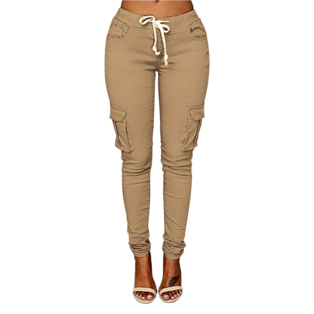 Stilfulde dame cargo bukser med slim fit. Praktiske lommer og justerbar pasform. Alsidig mode.