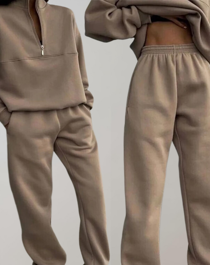 Elegant dame fleece buksesæt, perfekt til fritid og afslapning. Komfortabelt og stilfuldt hverdagstøj.