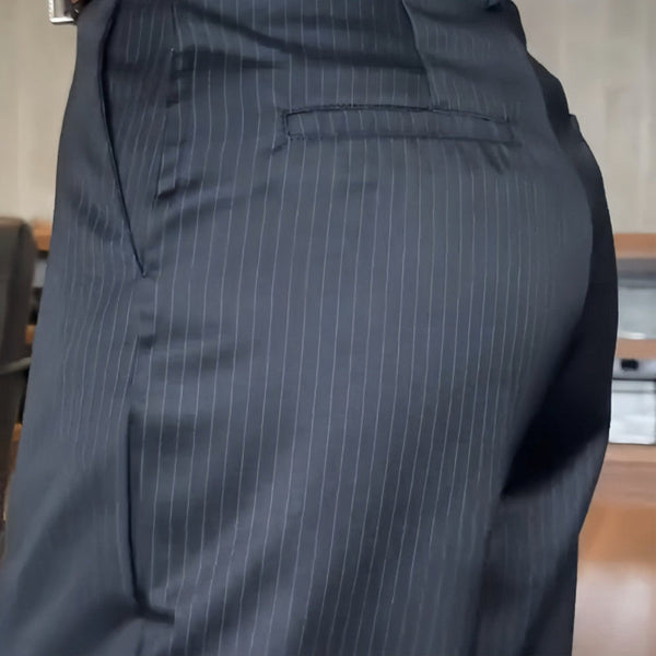 Stilfulde højtaljede stribede damebukser med lige ben, der tilbyder både elegance og en behagelig pasform.
