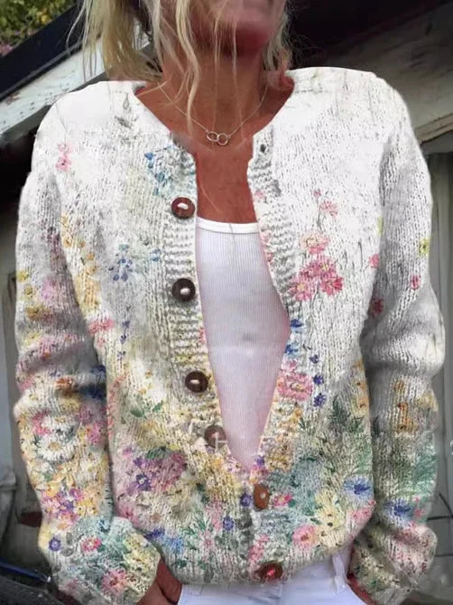Strikket damecardigan med detaljeret blomstermønster. Varm, langærmet og komfortabel til en elegant hverdag.
