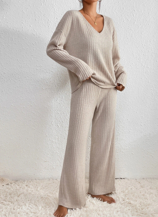 Komfortable strikkede bukser fra dame todelt sæt, ideelle som hyggetøj og afslappet loungewear.