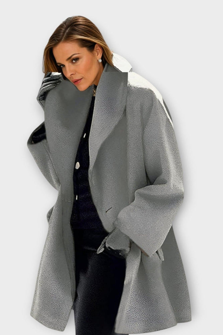 Tidløs elegant dame uldjakke. En klassisk og varm jakke til kvindemode.