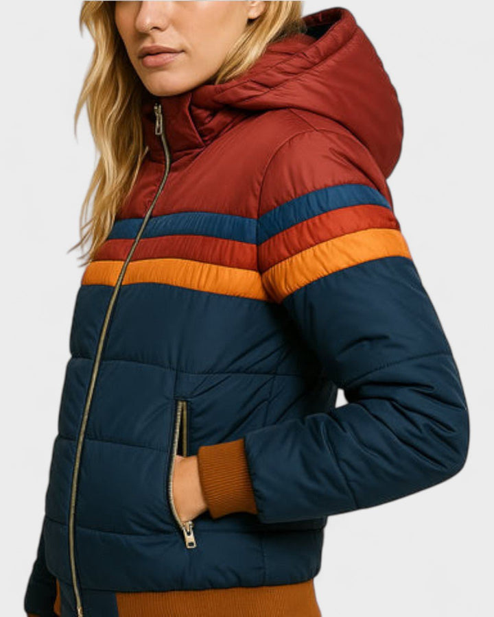 Minimalistisk regnjakke til kvinder. Åndbar og vandtæt damejakke i tidløst design.
