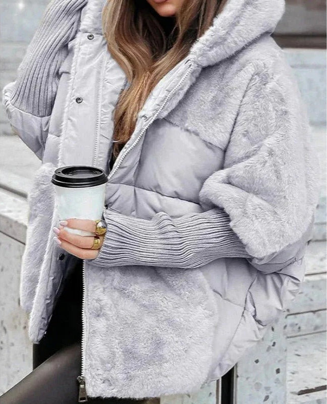Moderne dame pufferjakke i varmt design. Ideel til vintermode, hverdag og et stilfuldt look.