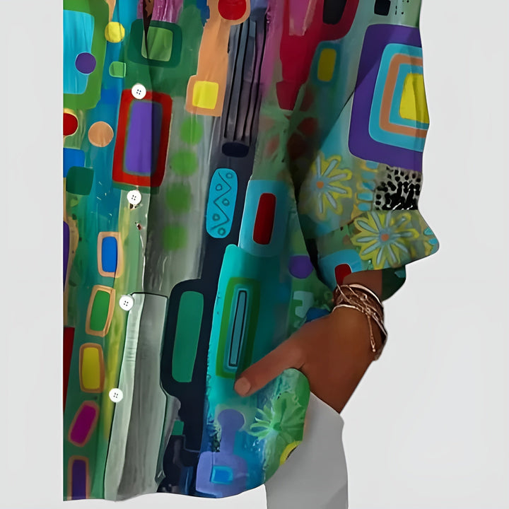 Komfortabel damebluse med geometrisk print. Casual og stilfuld top, perfekt som arbejdsbluse.