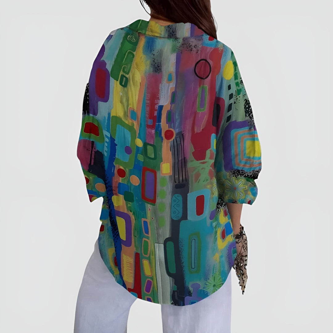 Elegant damebluse med geometrisk design. Komfortabel og chic hverdagstop til moderne kvinder.