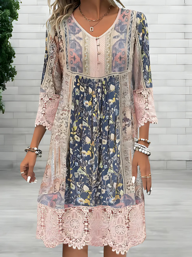 Damekjole Ivy boheme chic med blomsterprint & flatterende pasform, perfekt som sommerkjole til kvinder.