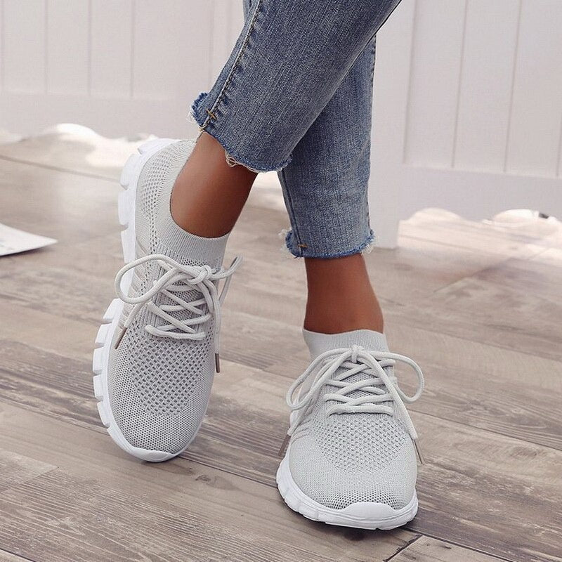 Kvinders ortopædiske sneakers i grå, ergonomisk designet, kunstlæder, alsidig at kombinere, perfekt bærekomfort