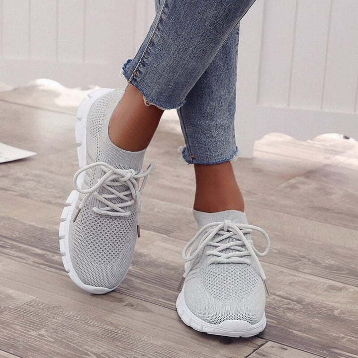 Kvinders ortopædiske sneakers i grå, ergonomisk designet, kunstlæder, alsidig at kombinere, perfekt bærekomfort