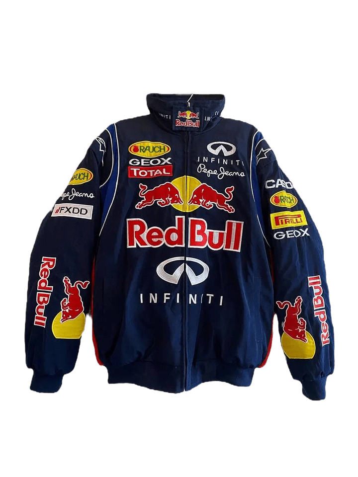 Red Bull damejakke i et elegant og sporty design, vejrbestandig, fås i størrelserne S-XL, vist bagfra.