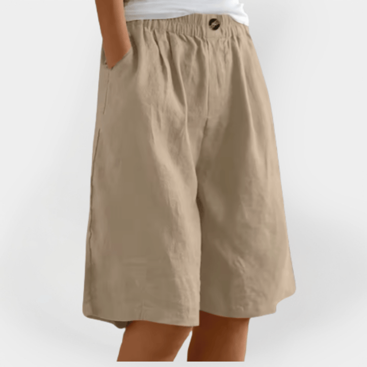 Dameshorts til sommer med elastisk talje, løs pasform og komfort. Ideel til fritid og hverdagsbrug.