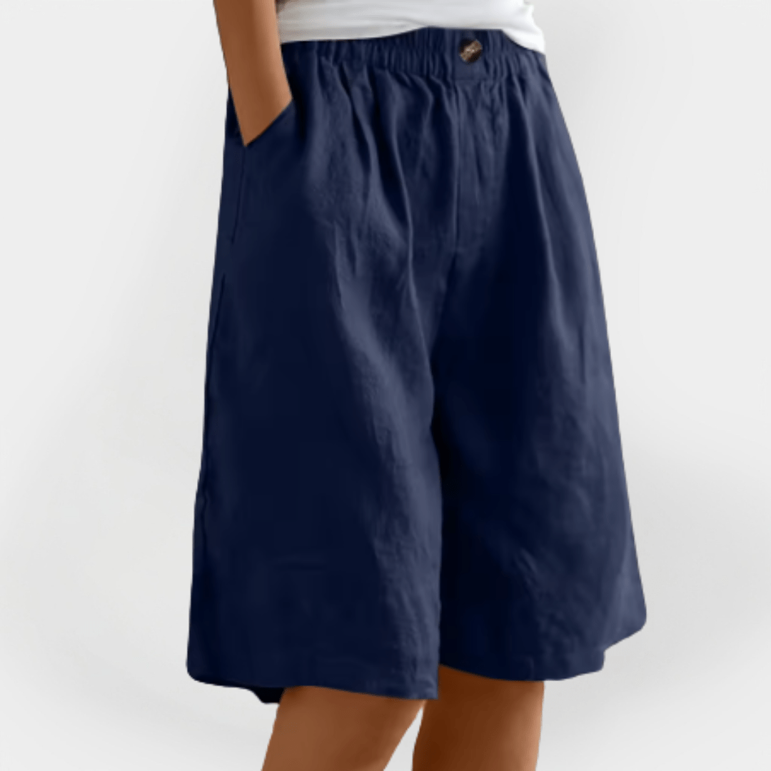 Komfortable dameshorts med elastik i taljen og afslappet pasform. Perfekte shorts til varme sommerdage.