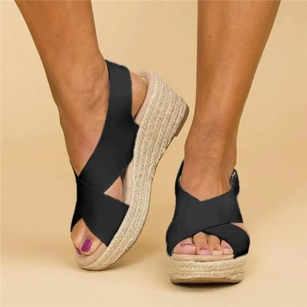 Frontview af fodvenlige hvide espadriller, kilehæl, ortopædisk støtte for kvinder, sommer klar.