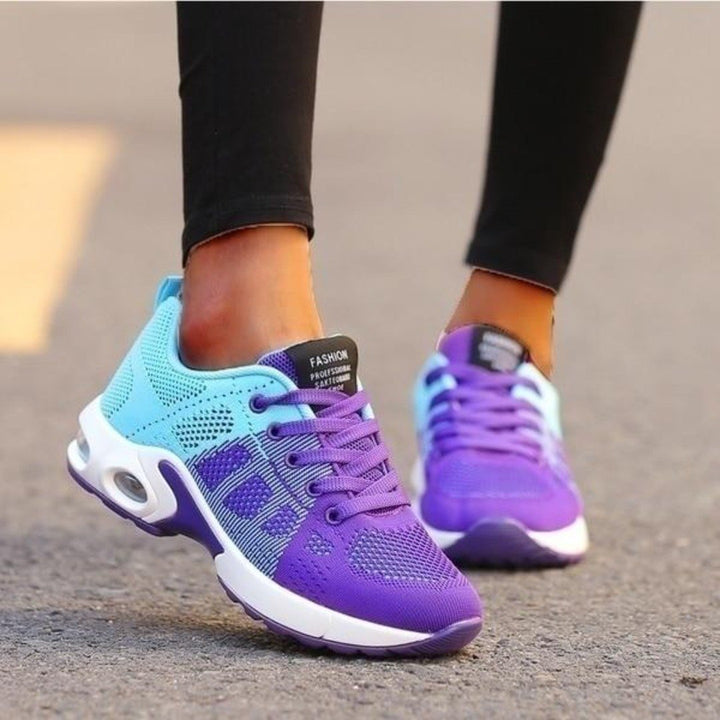 Stilfulde damesneakers til kvinder, ideelle som casual hverdagssko med moderne design og høj komfort.