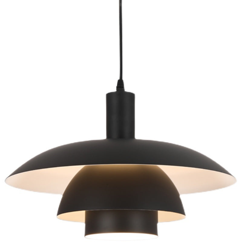 Dansk design pendellampe af metal og glas i skandinavisk stil, elegant og alsidig til moderne indretning.