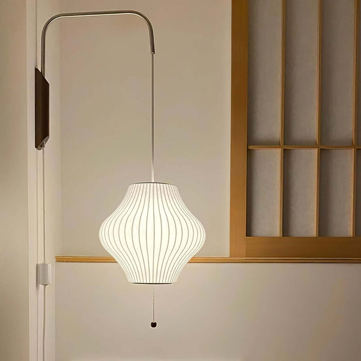 Moderne væglampe med kugledesign og varmt hvidt lys