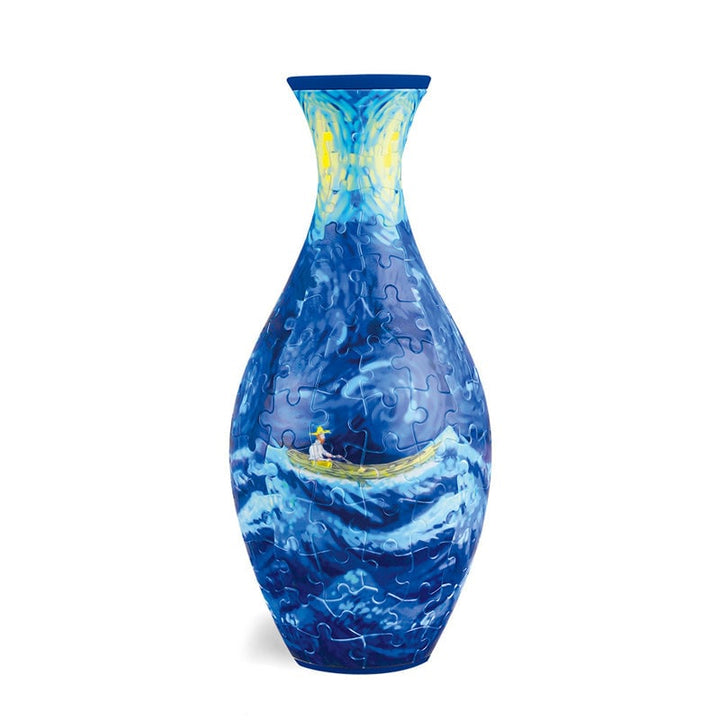 Closeup af en hånd, der forsigtigt placerer blomster i en 3D puslespil vase.